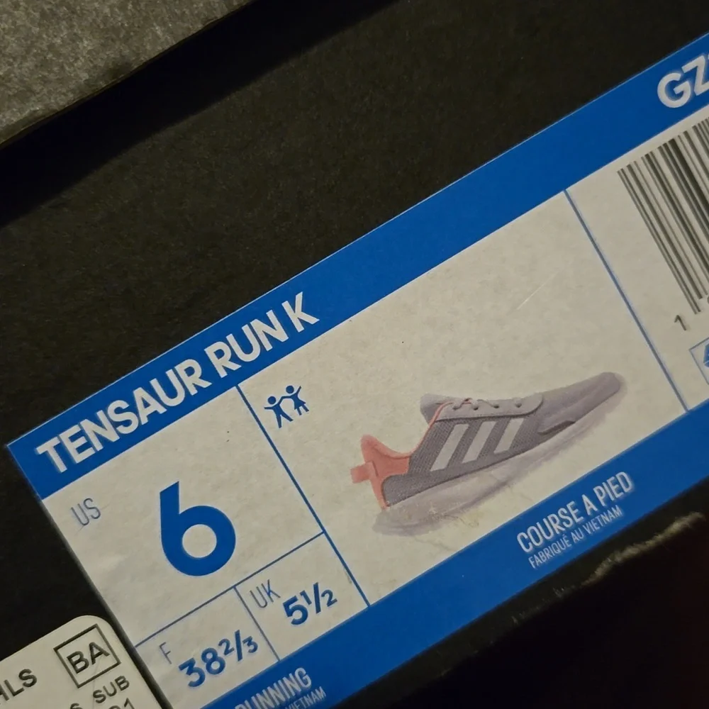 Adidas shoes - Picture 3 of 3